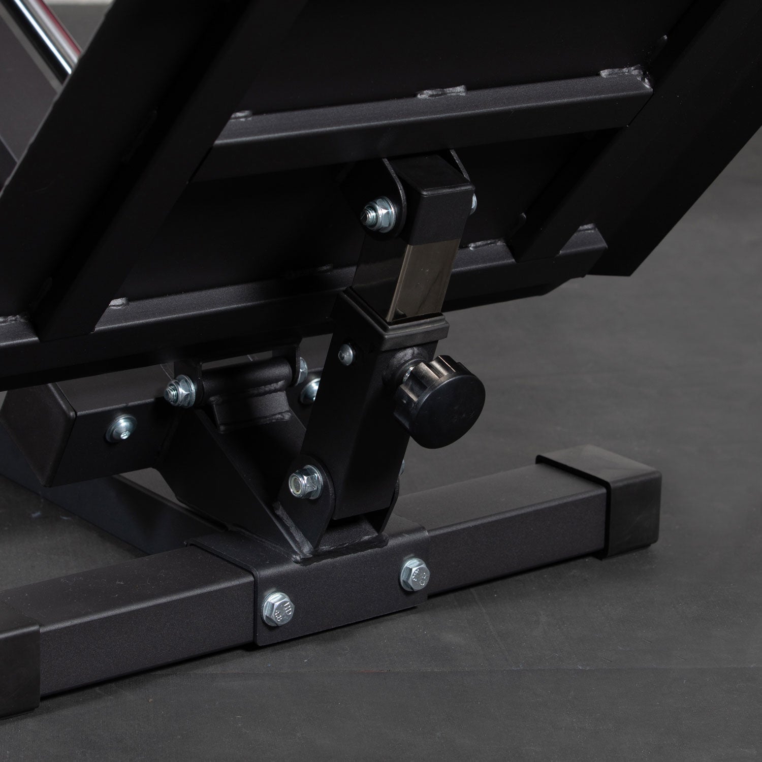 Plate-Loaded Linear Hack Squat Machine